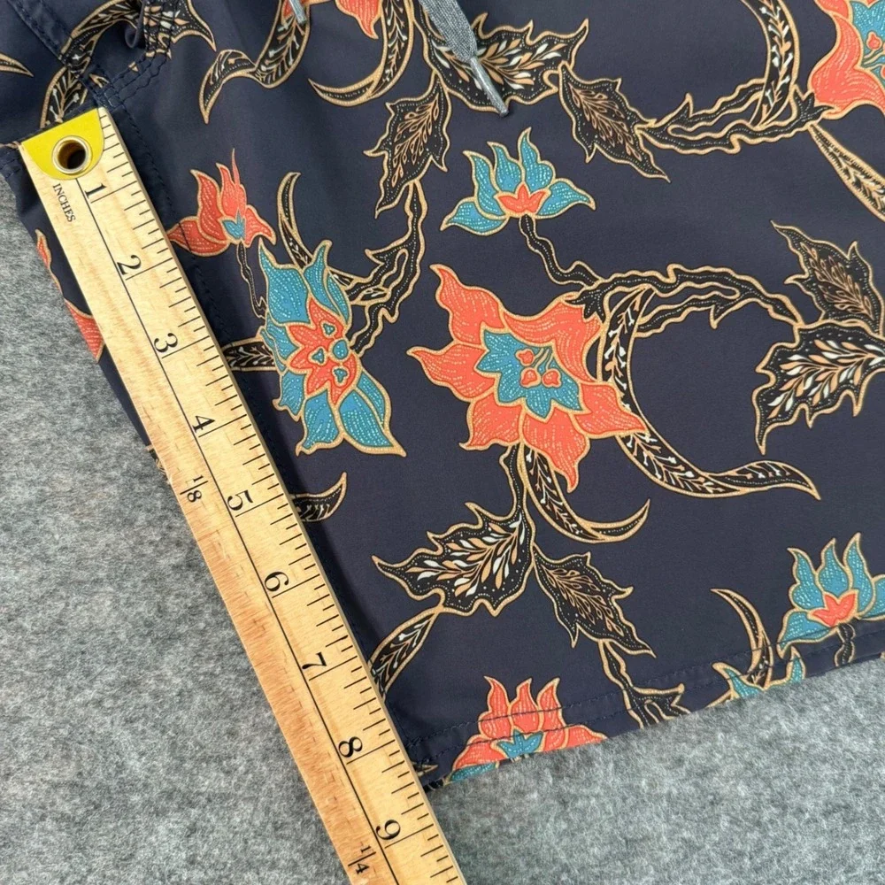 Roark‎ Revival 36x8.5 Gray Floral Passage Batavia Batik Performance Board Shorts